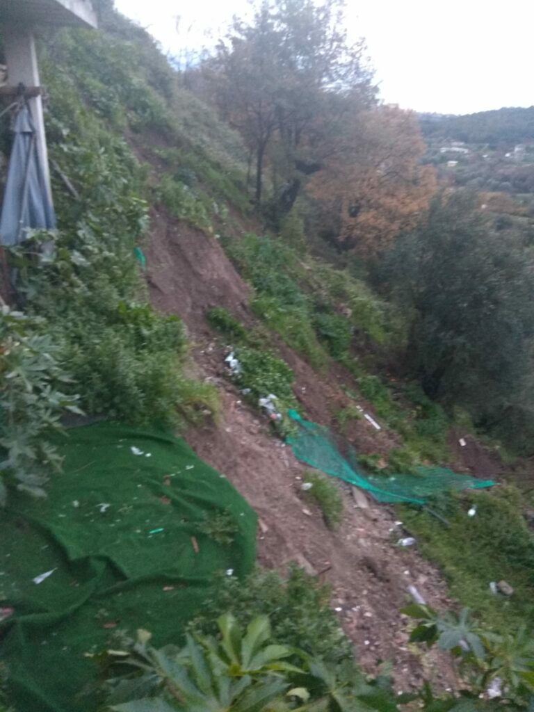 Frana nel centro storico di Vibonati: famiglie evacuate - Giornale del Cilento